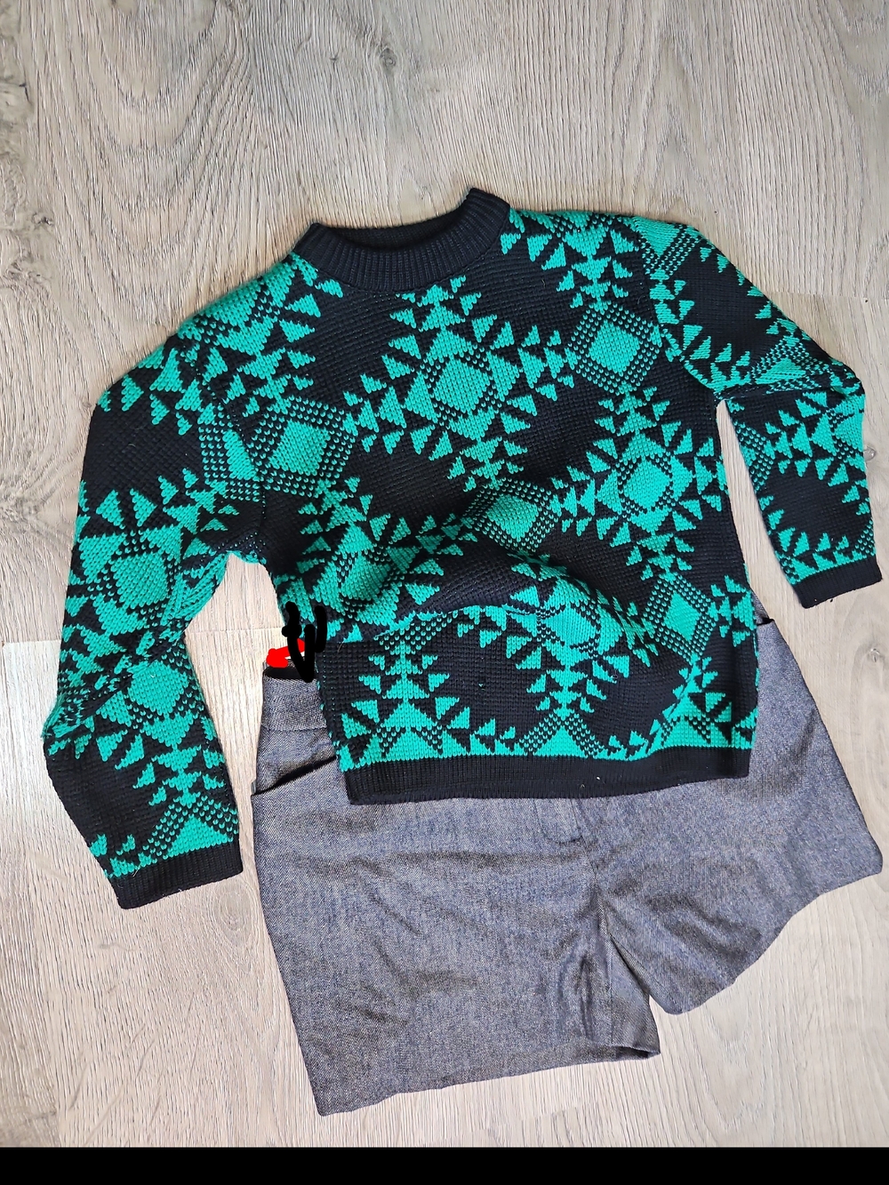 Vintage Women's Black & Green Geometric Crewneck Sweater